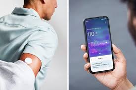 A person holding a cell phone

AI-generated content may be incorrect.